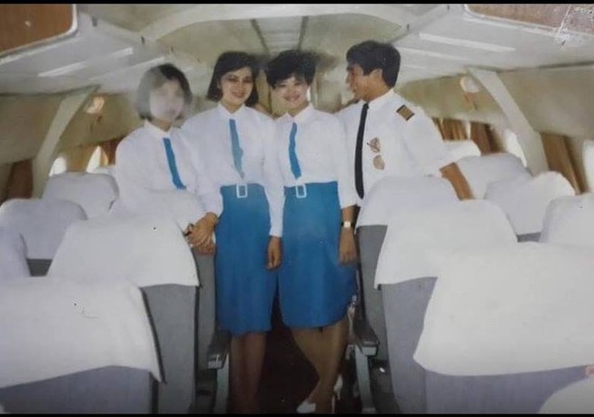 Lần duy nhất Vietnam Airlines áp dụng mẫu váy đồng phục cho tiếp viên